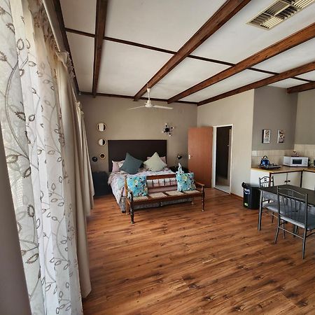 Midway Overnight Rooms Kimberley Eksteriør bilde