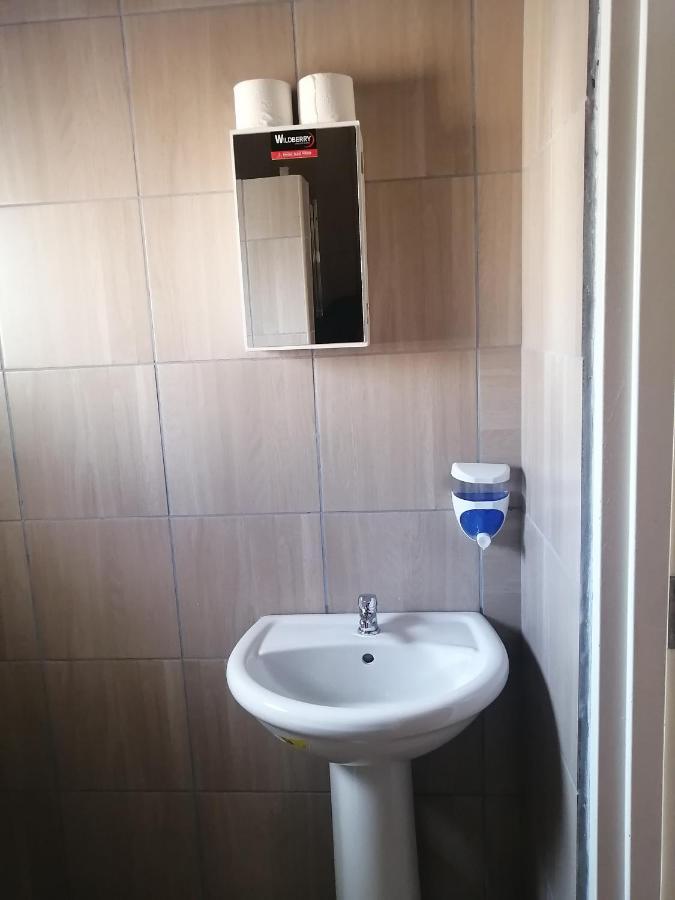 Midway Overnight Rooms Kimberley Rom bilde