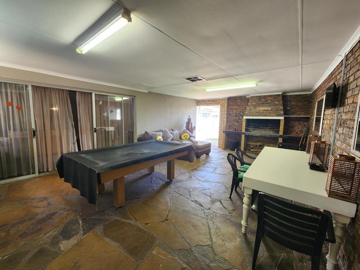 Midway Overnight Rooms Kimberley Eksteriør bilde