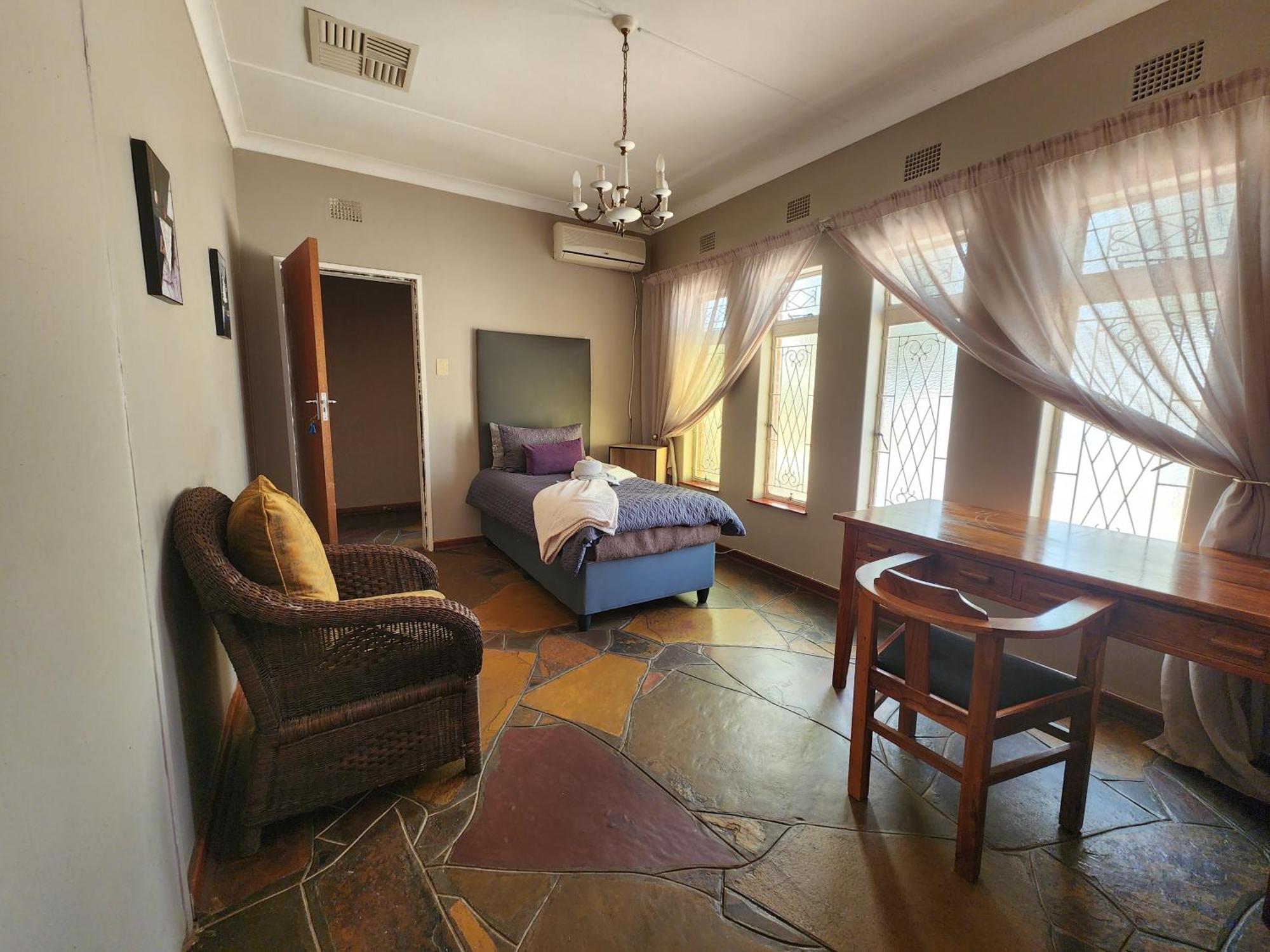 Midway Overnight Rooms Kimberley Rom bilde